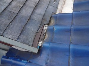 スレート屋根と瓦屋根の取合い