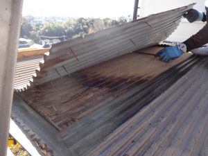 屋根材の解体