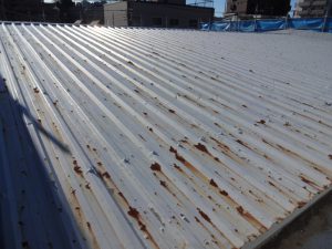 錆びた鉄板屋根