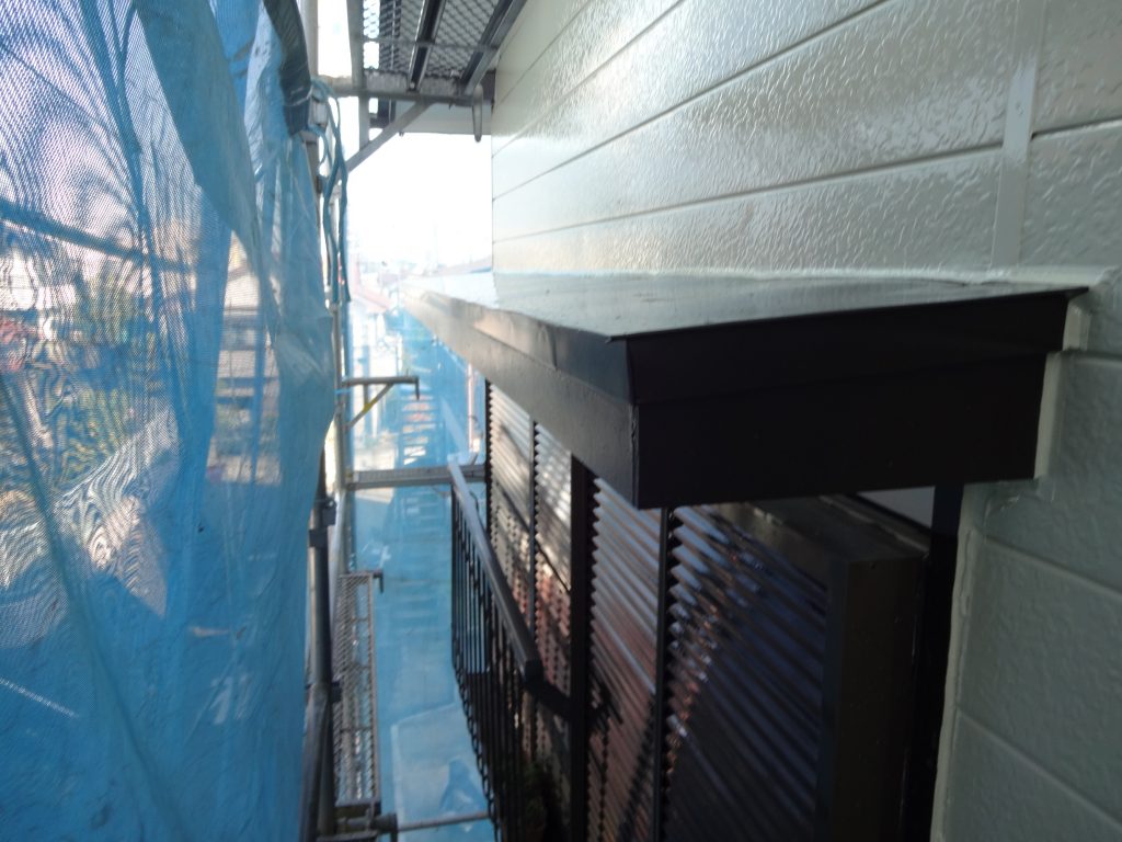 横浜市南区で霧除け(庇)の交換工事を行いました