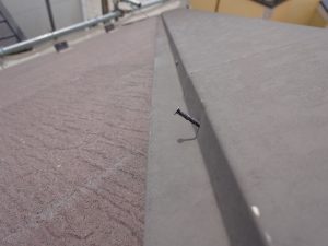 屋根材の釘浮き