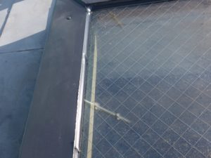 天窓のコーキング補修