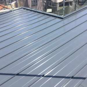 折板屋根の塗装単価はどれくらい