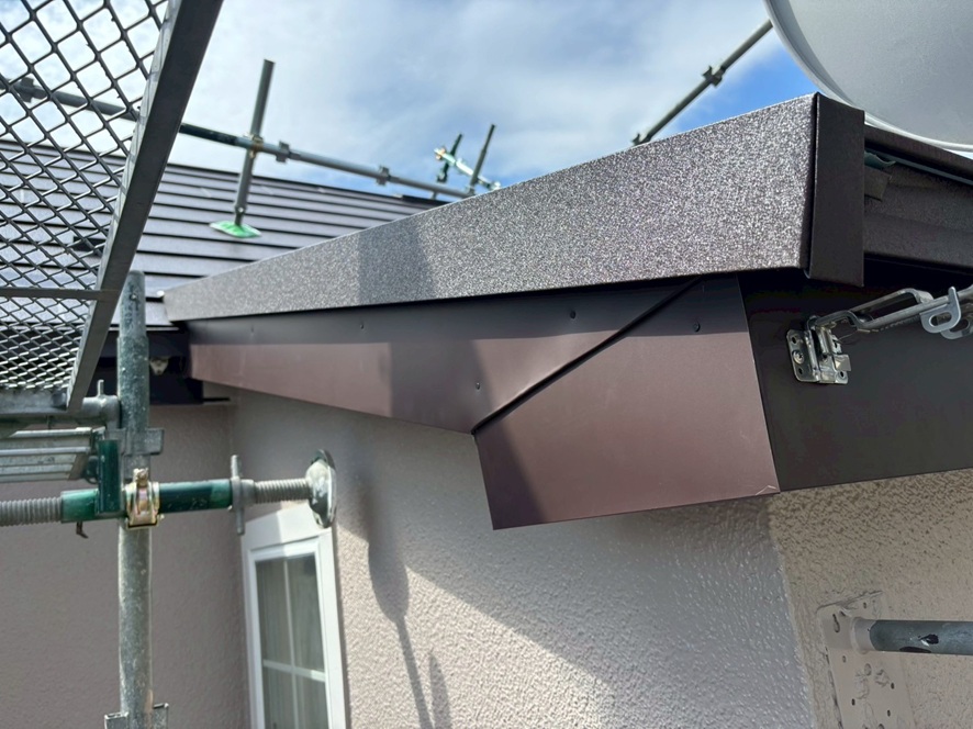 破風板金取付け