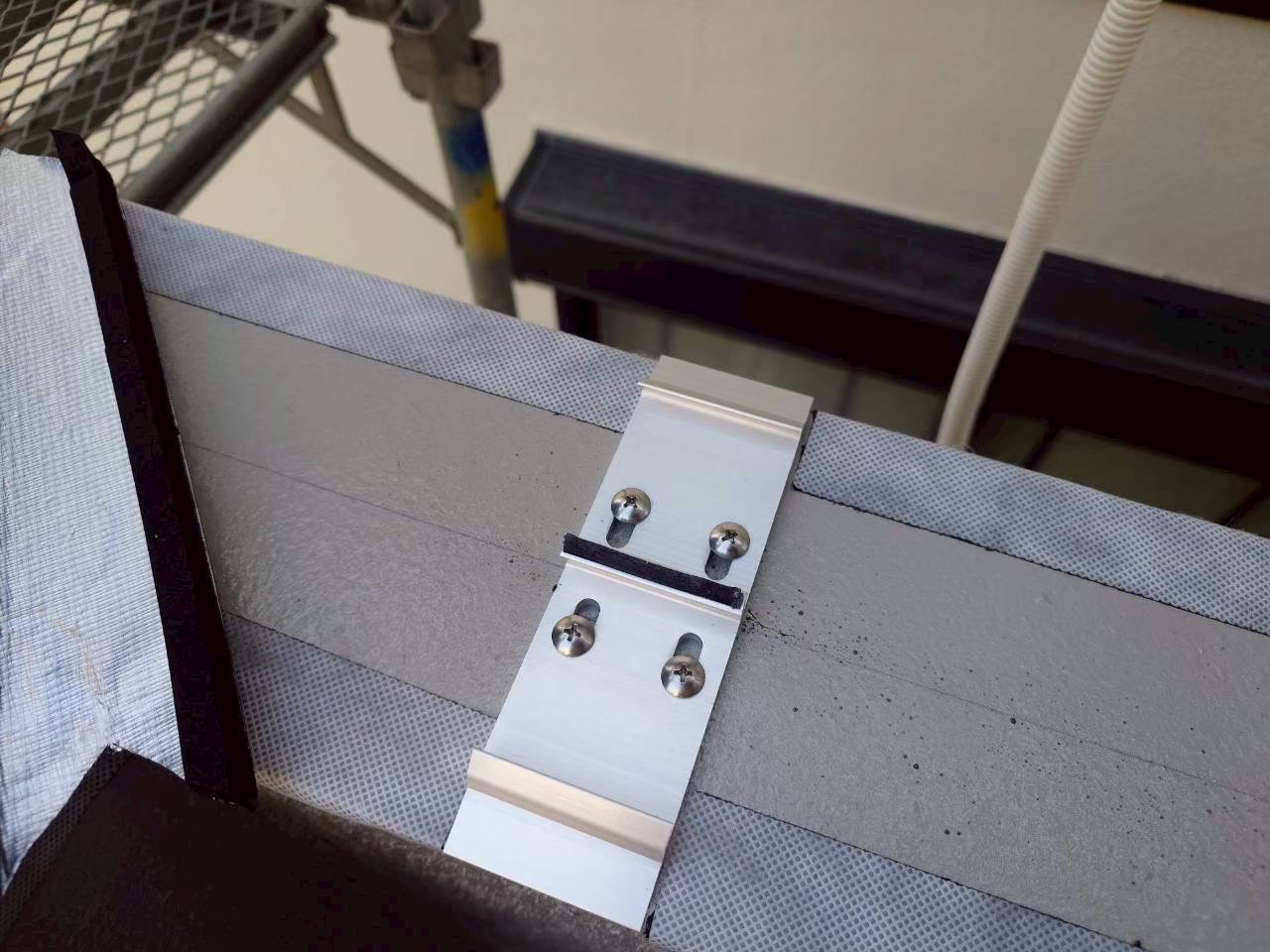 受け金具取付け