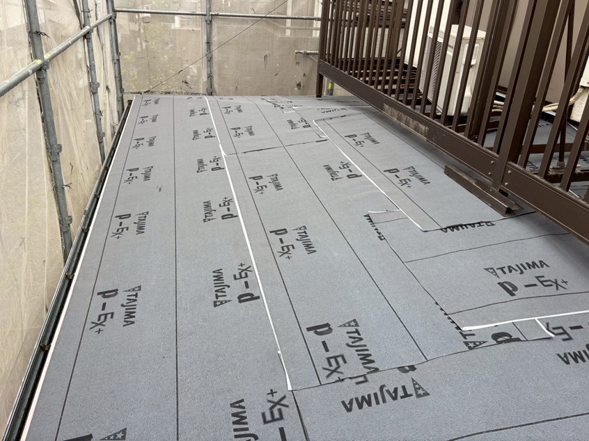 下屋根防水シート張り