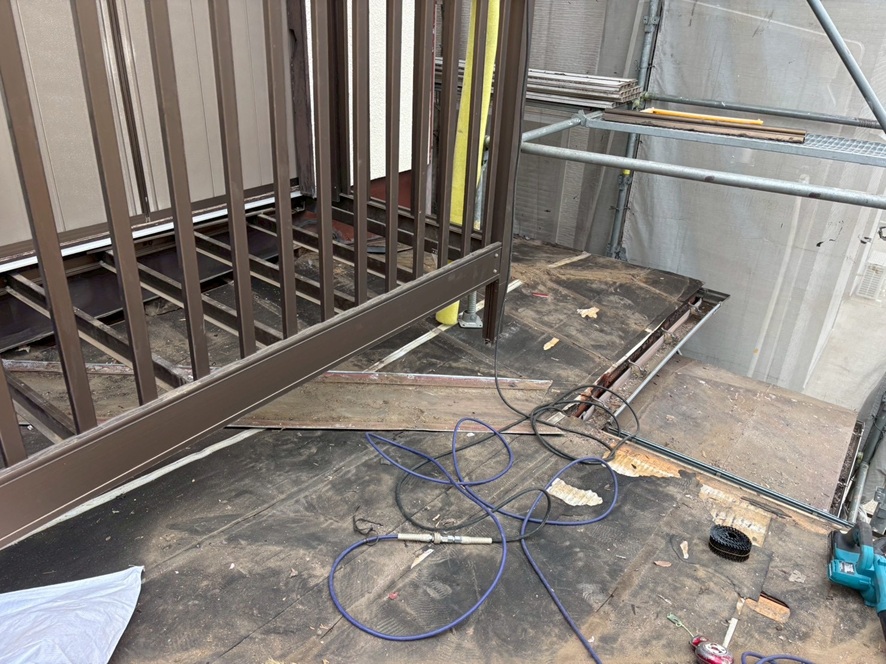 下屋根トタン解体